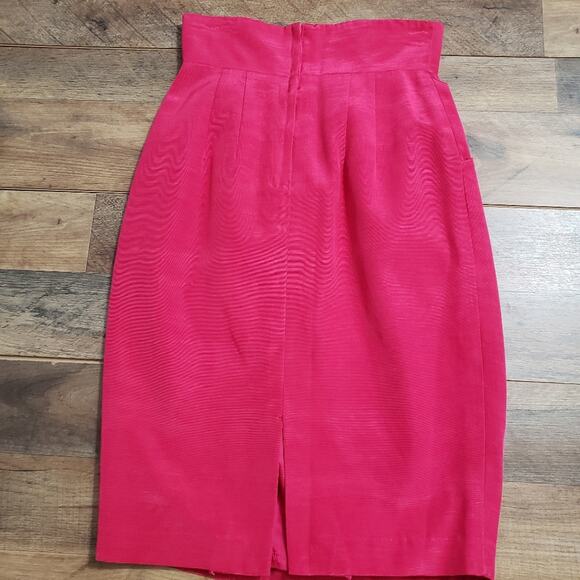 Elegant Pink Pencil Skirt - Picture 2 of 6